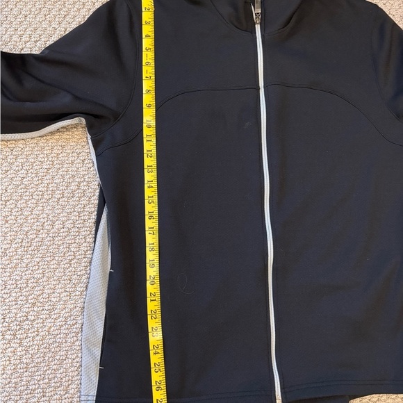 ALO Yoga Lightweight Black Jacket with Gray Accents - Picture 5 of 7